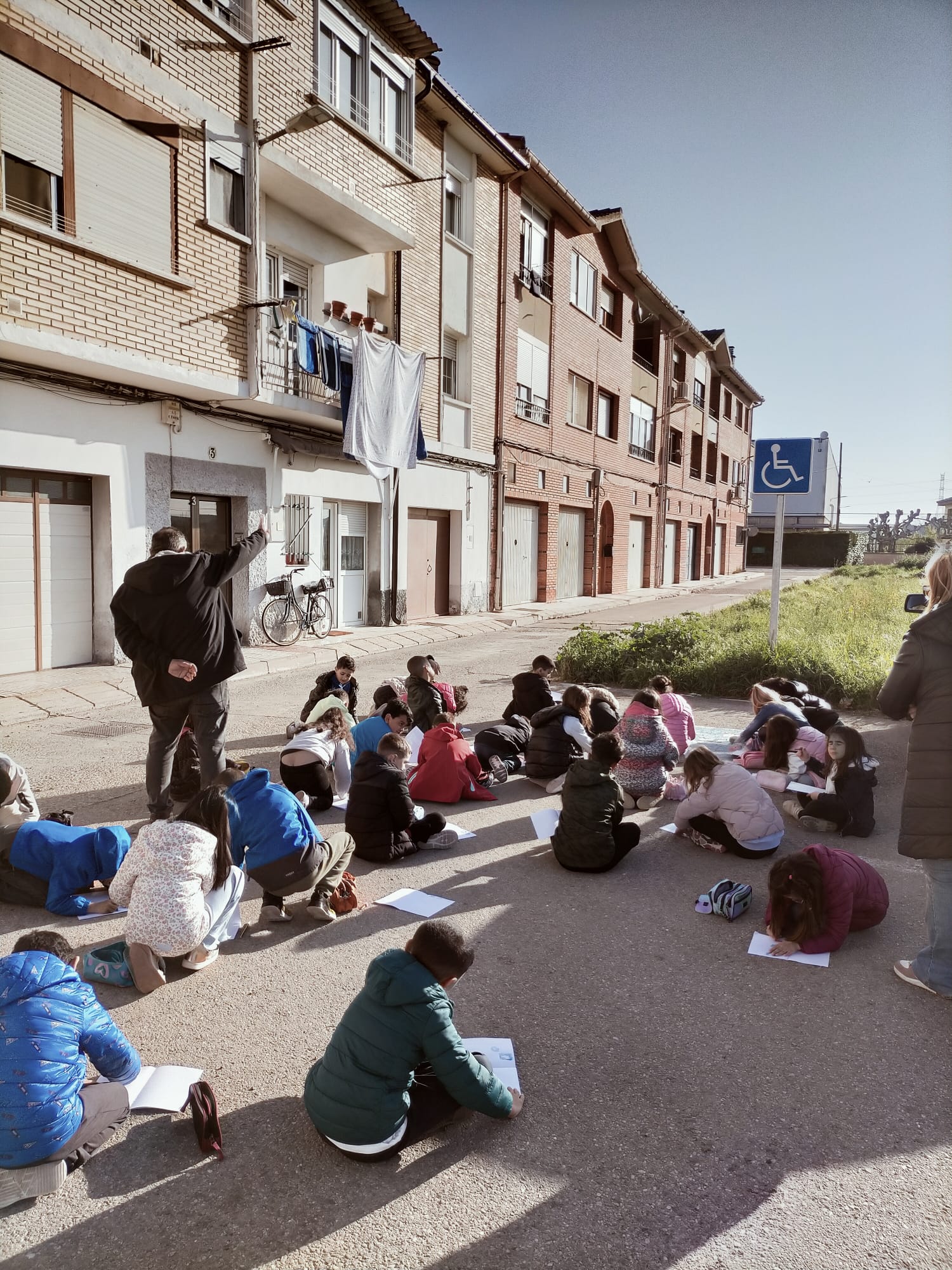 Proyecto «El Pueblo y la Ciudad» – ¡Nos convertimos en expertos en señales de tráfico!